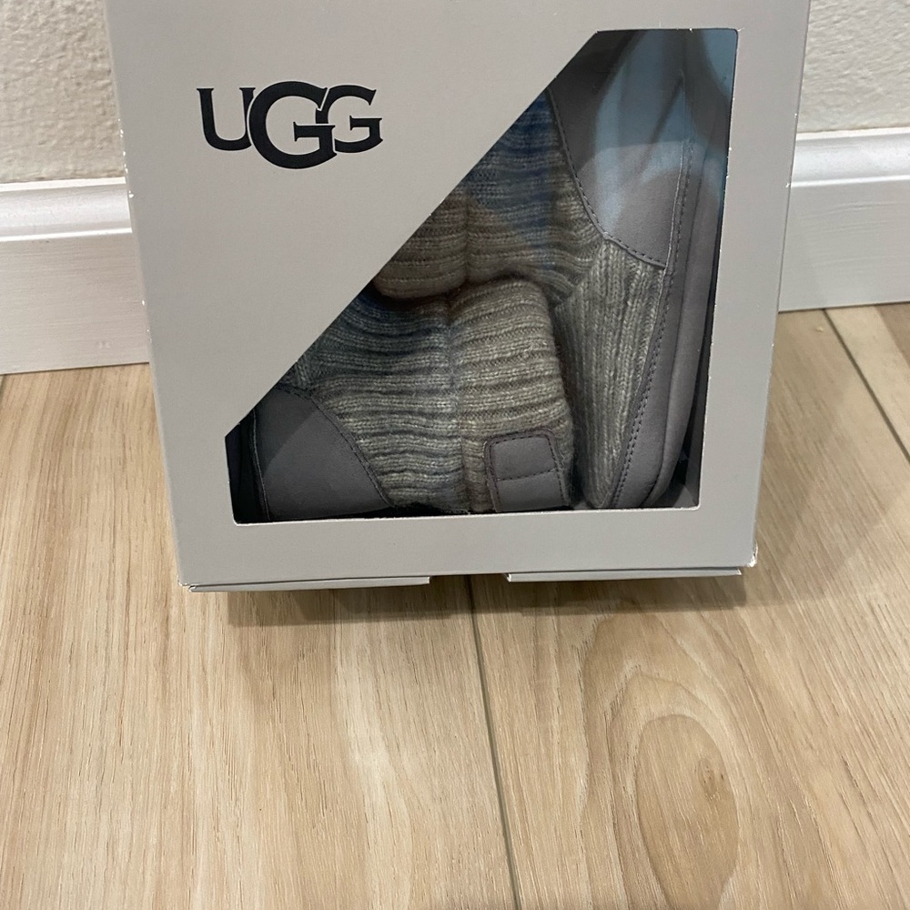 UGG 4/5 (12-18 mo) girls grey